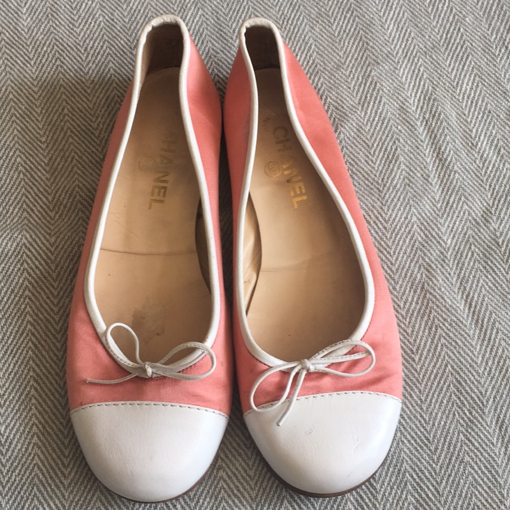 CHANEL Authentic Pink and White Satin Flats 39